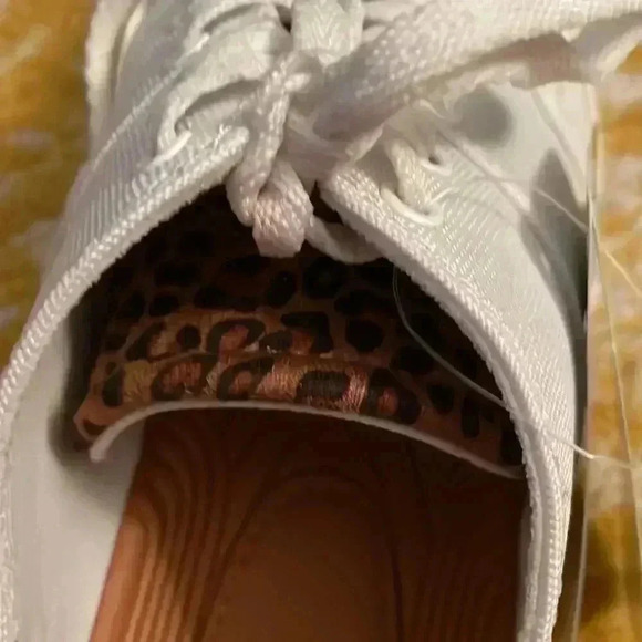 Bear traps canvas anti-microbial sneakers with leopard print detail 8.5 NWOB - Picture 9 of 9